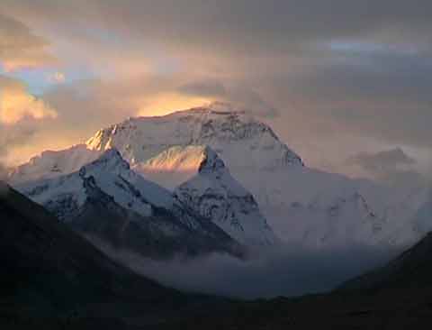 
Mount Everest North Face At Sunrise - Tibet: Himalaya-Trekking im Reich der Achttausender DVD
